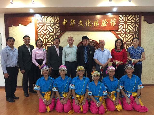 3.访问团参观曼谷岱密中学中国文化体验馆.jpg
